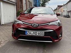 Rot Gebraucht 2018 Toyota Avensis Comfort Kombi | 16.000 € (Etwas zu teuer)