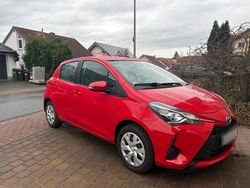 Rot Gebraucht 2020 Toyota Yaris Kleinwagen | 8.600 €