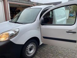 Weiß Gebraucht 2015 Renault Kangoo Authentique Van / Kleinbus | 5.361 € (Guter Preis)