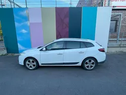 Weiß Gebraucht 2011 Renault Mégane III Kombi | 2.900 € (Fairer Preis)