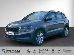 Graphitegrau Gebraucht 2024 Skoda Karoq Selection SUV | 30.828 € (Guter Preis)
