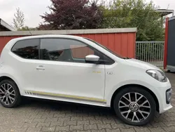 Weiß Gebraucht 2015 VW up! Kleinwagen | 6.800 € (Etwas zu teuer)