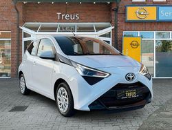 Weiß Gebraucht 2022 Toyota Aygo X-play Kleinwagen | 11.190 € (Guter Preis)