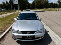 Silber Gebraucht 2001 Opel Vectra Limousine | 1.050 €