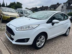 Weiß Gebraucht 2016 Ford Fiesta Celebration Kleinwagen | 4.499 € (Guter Preis)