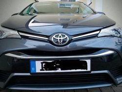 Grau Gebraucht 2017 Toyota Avensis Comfort Limousine | 17.600 € (Etwas zu teuer)