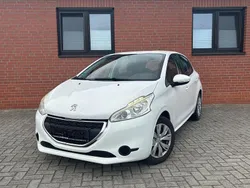 Weiß Gebraucht 2015 Peugeot 208 Active Kleinwagen | 3.690 € (Guter Preis)