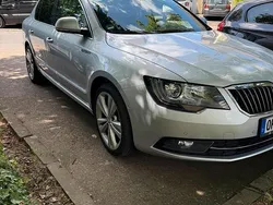Silber Gebraucht 2013 Skoda Superb Limousine | 9.300 €