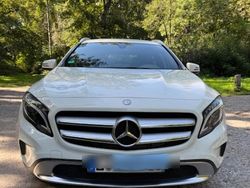 Weiß Gebraucht 2016 Mercedes GLA180 Urban SUV | 18.900 € (Etwas zu teuer)