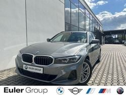 Grau Gebraucht 2023 BMW 318 Shadowline Kombi | 28.233 € (Superpreis)