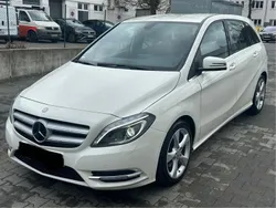 Weiß Gebraucht 2014 Mercedes B180 Sport Van / Kleinbus | 12.400 € (Guter Preis)