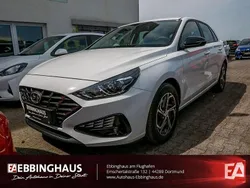 Weiß Gebraucht 2021 Hyundai i30 Edition 30 Limousine | 15.990 € (Fairer Preis)