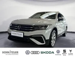 Weiss Gebraucht 2023 VW Tiguan Allspace Life SUV | 36.950 € (Fairer Preis)