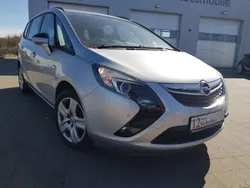 Silber Gebraucht 2016 Opel Zafira Tourer Edition Van / Kleinbus | 10.900 € (Etwas zu teuer)