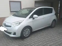 Weiß Gebraucht 2012 Toyota Verso-S Van / Kleinbus | 7.800 € (Guter Preis)