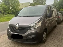 Grau Gebraucht 2016 Renault Trafic Van | 13.900 €