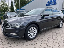 Grau Gebraucht 2022 VW Passat Business Kombi | 18.900 € (Fairer Preis)