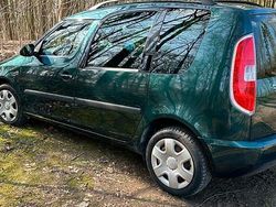 Grün Gebraucht 2009 Skoda Roomster Plus Edition Kombi | 5.750 € (Teuer)