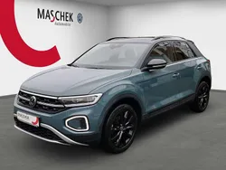 Petroleum blue metallic deep b Gebraucht 2022 VW T-Roc Style SUV | 26.840 € (Etwas zu teuer)