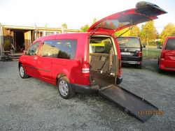 Rot Gebraucht 2014 VW Caddy Maxi Trendline Van / Kleinbus | 12.980 €