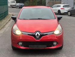 Rot Gebraucht 2016 Renault Clio IV Expression Limousine | 5.599 € (Etwas zu teuer)