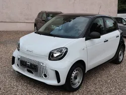 Weiß Gebraucht 2021 Smart ForFour Electric Drive Limousine | 9.990 € (Fairer Preis)
