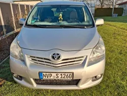 Silber Gebraucht 2009 Toyota Verso Executive Van / Kleinbus | 4.900 € (Fairer Preis)