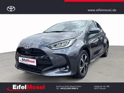 Grau Neu 2025 Toyota Yaris Hybrid Limousine | 27.990 € (Etwas zu teuer)