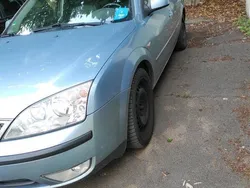Blau Gebraucht 2003 Ford Mondeo Kombi | 1.450 € (Fairer Preis)