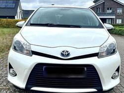 Weiß Gebraucht 2013 Toyota Yaris Hybrid Kleinwagen | 9.100 € (Guter Preis)