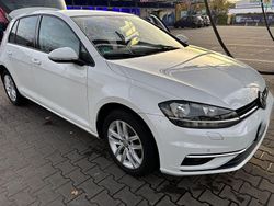 Weiß Gebraucht 2017 VW Golf VII Comfortline Limousine | 12.500 € (Fairer Preis)
