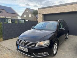 Blau Gebraucht 2013 VW Passat Edition Kombi | 8.900 € (Teuer)