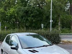 Silber Gebraucht 2006 Peugeot 206 Kleinwagen | 2.250 €