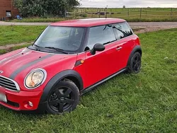 Rot Gebraucht 2009 Mini ONE Kleinwagen | 4.900 € (Fairer Preis)