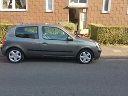 Grau Gebraucht 2001 Renault Clio II Expression Limousine | 1.290 € (Fairer Preis)