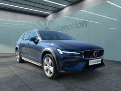Blau Gebraucht 2022 Volvo V60 CC Kombi | 35.230 € (Fairer Preis)