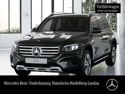 Mountain grau Gebraucht 2024 Mercedes GLB200 AMG SUV | 42.850 € (Fairer Preis)