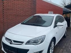 Weiß Gebraucht 2013 Opel Astra Kombi | 2.000 € (Fairer Preis)