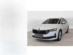 Weiss Gebraucht 2024 Skoda Octavia Selection Kombi | 31.089 € (Etwas zu teuer)