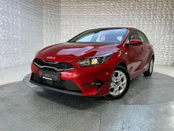 Rot Gebraucht 2023 Kia Ceed 4 Limousine | 18.290 € (Superpreis)