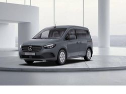 Grau Gebraucht 2023 Mercedes T180 Van / Kleinbus | 26.755 € (Fairer Preis)