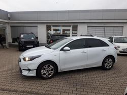 Weiß Gebraucht 2023 Kia Ceed Edition 7 Kleinwagen | 17.998 € (Guter Preis)