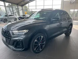 Grau Gebraucht 2023 Audi Q5 Competition SUV | 47.200 € (Fairer Preis)