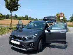 Grau Gebraucht 2021 Kia Niro Vision SUV | 20.100 € (Guter Preis)