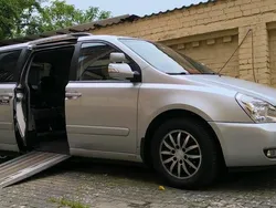Silber Gebraucht 2011 Kia Carnival Van / Kleinbus | 8.900 €