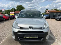 Grau Gebraucht 2015 Citroën Berlingo Tendance Van / Kleinbus | 7.999 € (Guter Preis)
