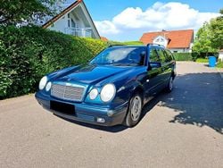 Grün Gebraucht 1998 Mercedes E240 Kombi | 1.290 € (Superpreis)