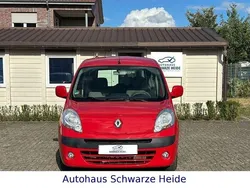 Rot Gebraucht 2009 Renault Kangoo Privilege Van / Kleinbus | 7.950 € (Teuer)