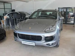 Grau Gebraucht 2016 Porsche Cayenne S SUV | 31.490 € (Fairer Preis)