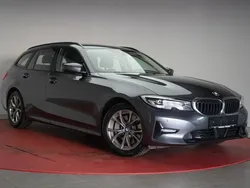 Mineralgrau Gebraucht 2020 BMW 330 Sport Line Kombi | 29.490 € (Guter Preis)